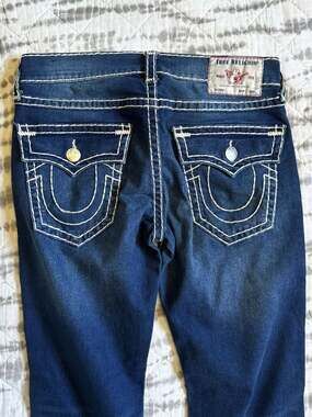 True Religion Ricky Relaxed Straight Jeans with White Super T Stitching 32